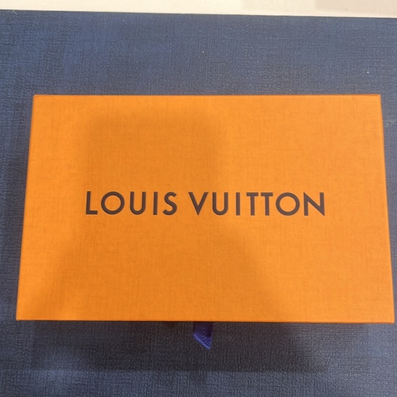 LV ORIGINAL PRICE TO SELL Clémence wallet. Fuchsia Color. - Picture 9 of 10